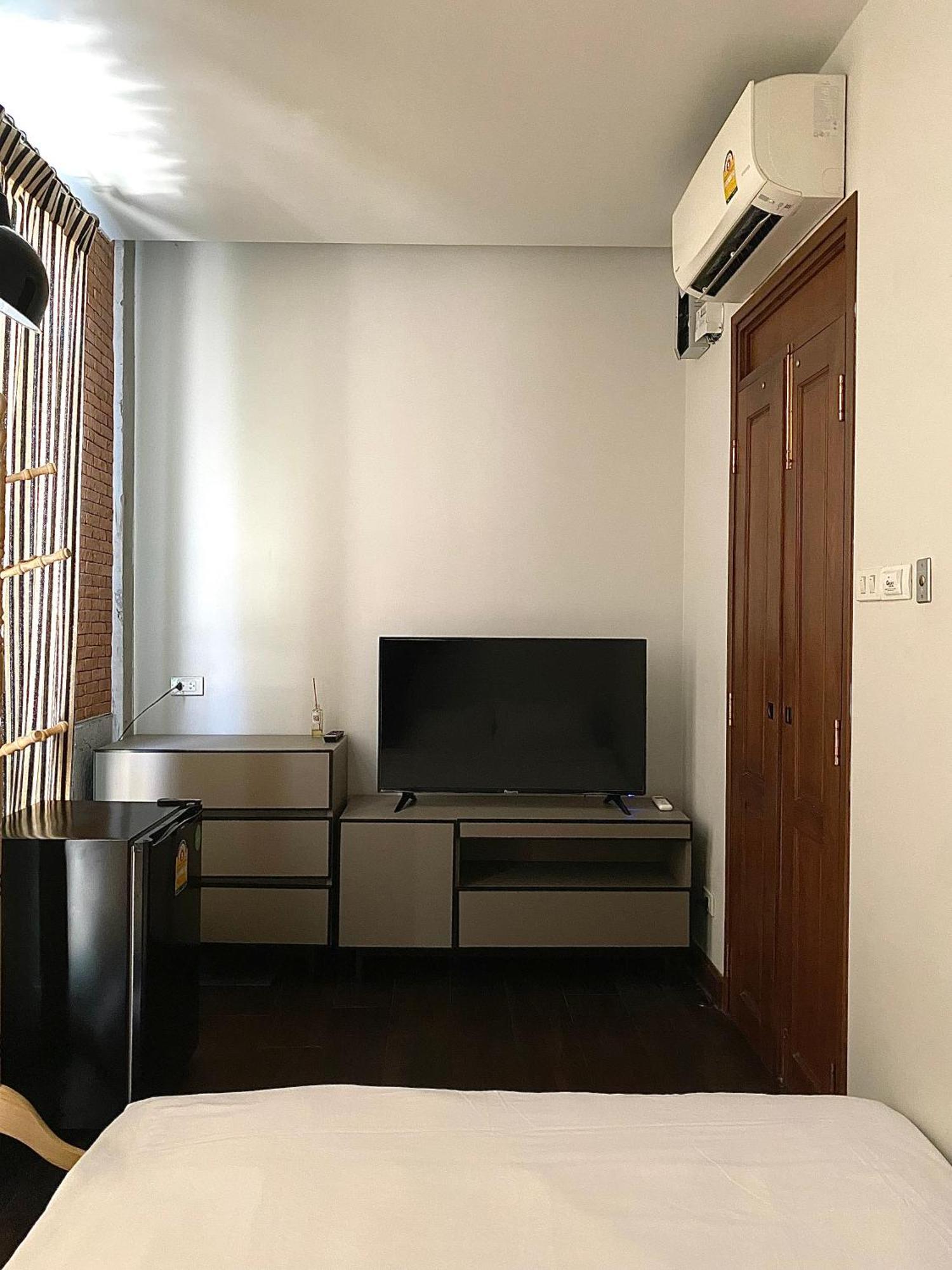 Khunluang Hostel (Adults Only) Chiang Mai Esterno foto